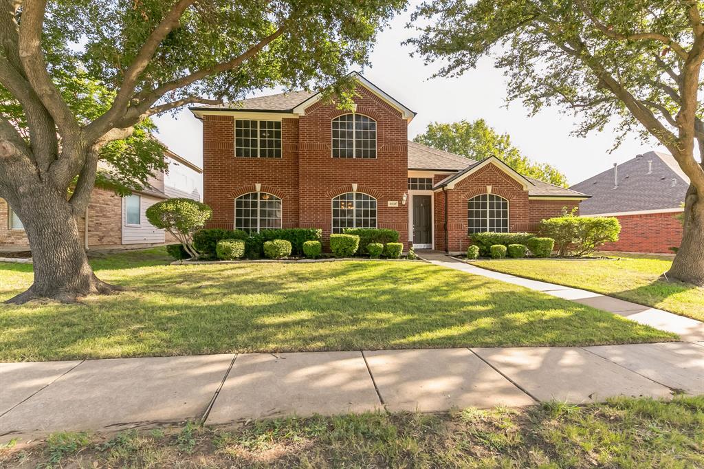 Excellent 5 BR floor plan. Master and 2nd bedroom downstairs. Built-ins in game room and upstairs bedroom. 4 bedroom walk-in closets. 8 ft board on board privacy fence. Plano address with award winning Frisco schools! 3 doors down from community pool, basketball and sports court.  New roof, upstairs carpet  and inside painting. Neighborhood park close by. Near Stonebriar Mall, shopping, restaurants, golf.