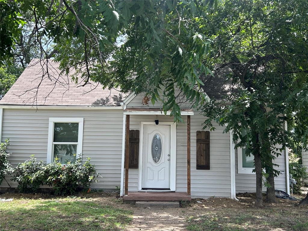 Completely Remodeled 2-Bedroom Home Near Downtown Fort Worth
Welcome to a beautifully remodeled home offering 1,090 square feet of stylish, move-in-ready living space on an over 6000 sqft lot. Every detail has been thoughtfully updated to create a home that blends modern finishes with everyday comfort. Perfect for a young family or someone wanting to downsize. Large backyard with lots of potential for entertaining, build a workshop or garage.

Step inside to an inviting, open layout featuring fresh paint, updated flooring, contemporary lighting, and abundant natural light. The stunning kitchen has been completely renovated with modern cabinetry, sleek countertops, making it the perfect space for cooking and entertaining. The updated bathroom features clean, timeless finishes, while the spacious bedrooms provide comfort and flexibility for family, guests, or a home office. New HVAC system.

Situated just minutes from Downtown Fort Worth, the Medical District, TWU, shopping, dining, and major highways, this home offers an unbeatable combination of convenience and value. Whether you're a first-time homebuyer, downsizing, or searching for a turnkey investment property, this beautifully renovated home is ready for its next owner.

Don't miss your opportunity to own this exceptional home, schedule your private showing today!