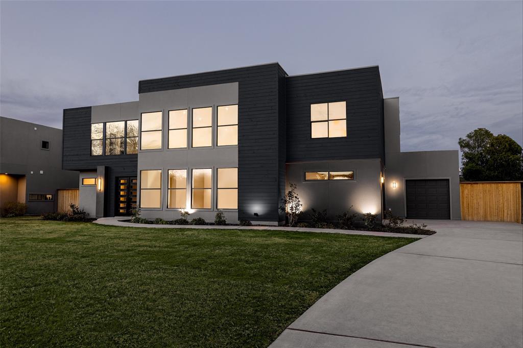 Royal Crest - Residential