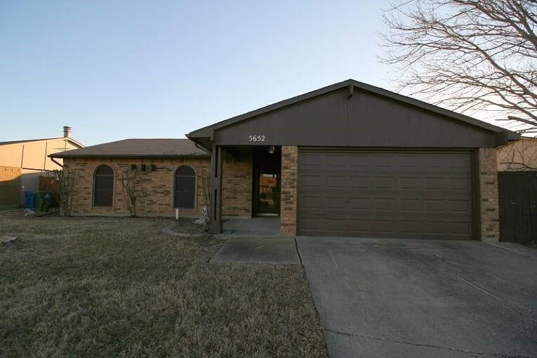 Cozy, updated and remodeled 3 bedroom 2 bath home. Granite counter tops. All new flooring and fresh paint. Kitchen has all new appliances amd water filtration system. property also has a kids swing set and a storage shed. Applications to be filled out on.