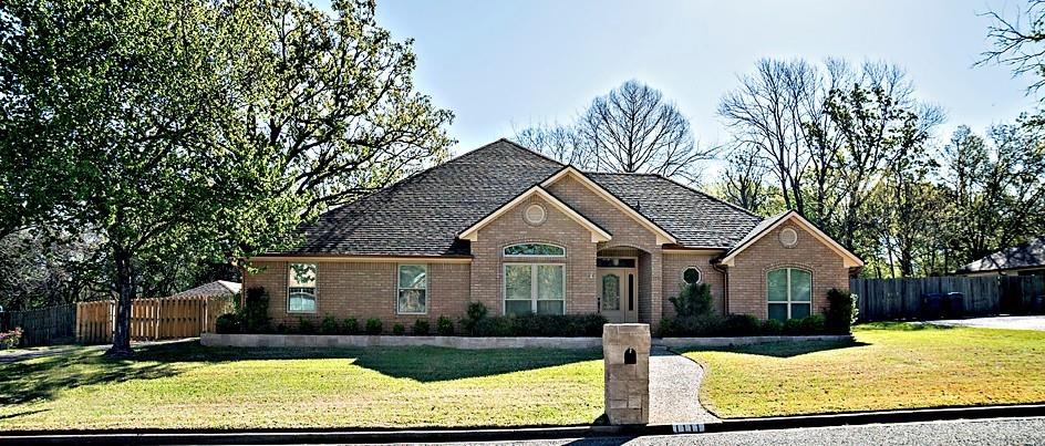 Beautiful 3BR, 2BA brick home (approx. 2,757 sq. ft.) in a desirable subdivision just south of Athens. Built in 2005, this home features high ceilings, hard-surface floors throughout, and a split bedroom layout. Spacious den with large built-in granite island, plus a living room with custom built-ins and wood-burning fireplace. Kitchen offers custom cabinets, granite countertops, stainless steel appliances (new in 2023), and a wonderful built-in pantry. Primary suite includes double sinks, garden tub, separate shower, and two built-in closets. Additional formal dining or office. Large, fenced backyard with 12'×20' gazebo perfect for cooking and entertaining. Great location and move-in ready!