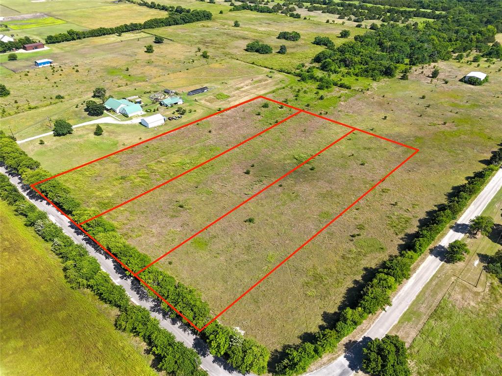 With utilities already on the property, enjoy the perfect balance of peaceful country living and city convenience. These beautiful 1-acre homesites in Whitewright are just minutes from local schools, grocery stores, and dining, with easy access to Highway 121. Spend weekends at Lake Texoma, shop at Sherman Town Center, or commute to McKinney, Frisco, Plano, and Dallas with ease. Whether you’re looking to build now or invest for the future, these lots offer the space, freedom, and location that North Texas buyers are seeking.  5 Minutes – Whitewright schools, grocery store & restaurants; 20 Minutes – Sherman shopping, dining & medical facilities; 35 Minutes – Lake Texoma recreation; 45 Minutes – Frisco & The Star; 60 Minutes – Downtown Dallas