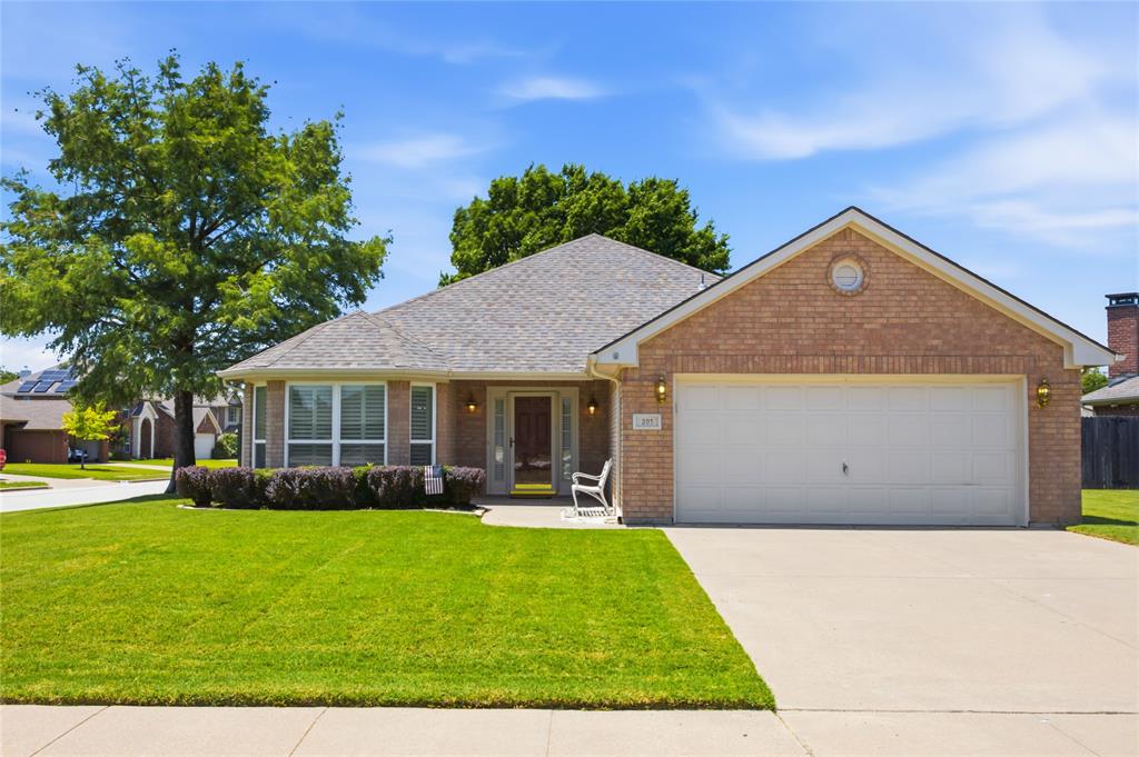 Turnkey perfection on a premium 0.24-acre corner lot on a cul de sac! This 3-bed, 2-bath home features brand-new carpet, a split-bedroom layout, and a full suite of stainless-steel appliances. Maximize your space with two dining areas and an enclosed patio perfect for a home office or sunroom. A fully fenced yard and integrated sprinkler system make outdoor maintenance a breeze. Enjoy top-rated schools, premier shopping, and an easy commute to Fort Worth.