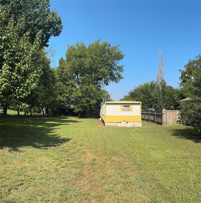0.207-acre property in central Quinlan with an existing 960 sq ft manufactured home sold as-is. Zoning does not allow replacement with another mobile home. Options include full rehab or demolition and building a new traditional house. Utilities available. Walking distance to schools, shops, and dining. Affordable entry with redevelopment upside—submit your offer!

 Do not enter the mobile home due to unsafe interior conditions.

Buying agent or buyers are responsible for verifying all information independently regarding this property.