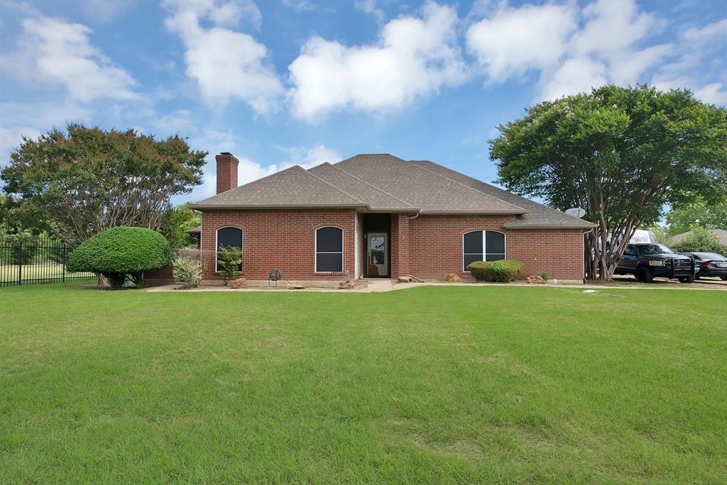 Wide-open freedom on 7.99 acres with NO HOA, just 20 minutes from downtown Dallas. This freshly painted home features brand-new flooring in the bedrooms and hallway, move-in ready and waiting for you. Out here, the rules are yours: bring the horses, build the shop, park the RV and trailers, plant the garden, or simply spread out and breathe. Nearly 8 unrestricted acres give you the space and privacy that's nearly impossible to find this close to the city. Enjoy true country living with unbeatable convenience, I-35E, shopping, dining, and Dallas are all minutes away in fast-growing Red Oak and Ellis County. Room to roam, freedom to create, and no HOA telling you no. Acreage this close to Dallas doesn't last, come live life on your terms.
