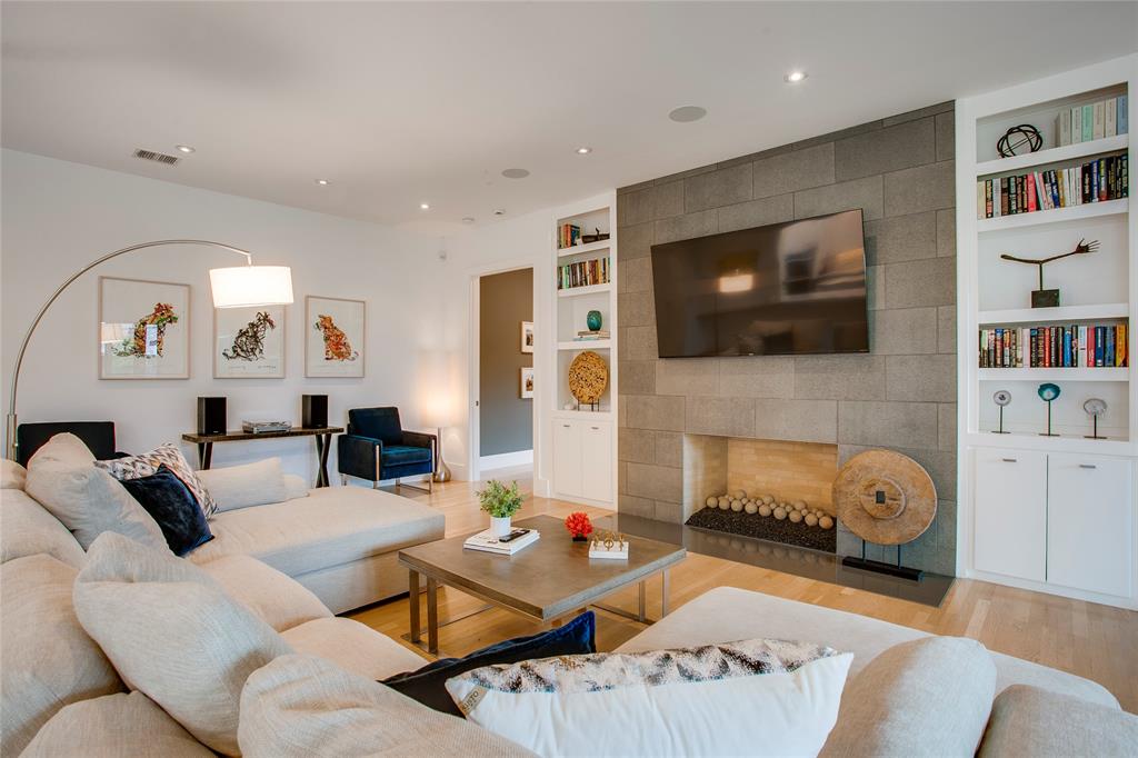 Royal Crest - Residential