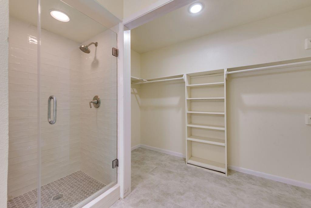 ROLLING ACRES 2.46 AC - Residential Lease