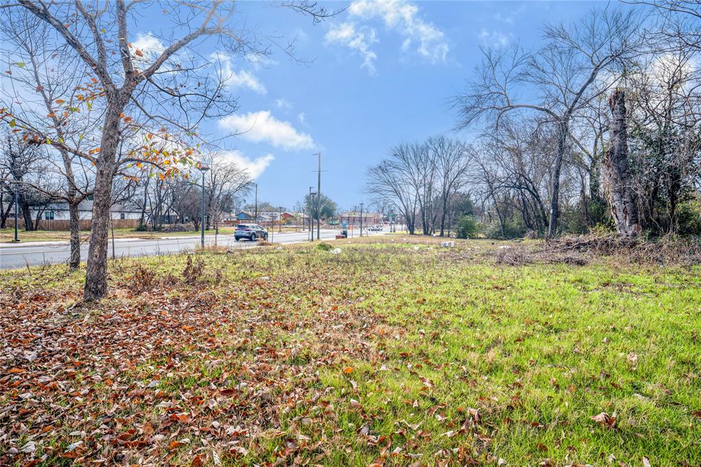 Vacant corner lot located in the city of Dallas at 2525 St. Claire Street. Corner lot situated in a prime investment area. Zoned Neighborhood Commercial – Small District, allowing for a variety of uses including offices, libraries, music-related facilities, private or public schools, and general merchandise, and other. Excellent opportunity for investors or developers seeking flexible zoning in a growing area.