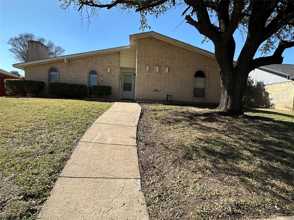 FIVE BEDROOMS, WALK TO SCHOOL AND PARK. ABOVE GROUND POOL.  VERY CONVENIENT LOCATION.  NO HOA.
Living room with wood burning fire place, dinning room, eat-in kitchen, granite countertop, large patio, laminated and marble floor.  New roof in 2023.  Garage and den converted to bedrooms. Two covered parking with automatic opener.  Large cover patio.  Custom built storage shed 120 sqft (12'L x 10'W x 9'H).  Close to shopping and dinning, etc. Easy access to major freeways.  2200 sf. is including garage conversion.  Buyer to verify all measurements and schools, etc. prior to executing contract. 2025 tax appraisal value $347,810. no HOA. Seller can remove the pool per buyer's request.