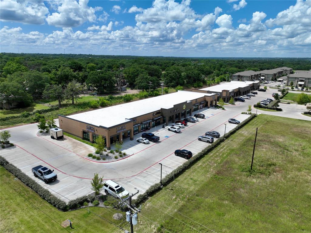 We are pleased to offer the 100% leased NNN Lone Oak Strip Center phase 1 and phase 2, a 33,756 square foot retail property situated on approximately 3.53 acres at 1801 Lone Oak Road and 1725 Lone Oak Road in the heart of Weatherford, Texas. The property presents an outstanding investment opportunity for both institutional and private capital. Lone Oak Strip Center is a best-in-class retail center located at 1801 Lone Oak Road, Weatherford, TX 76086. The ownership is offering this stabilized asset to the market, providing a unique opportunity to acquire a dominant retail position in a high-traffic corridor.
The property is zoned C-1 , permitting a broad range of commercial uses including restaurant, service, and specialty retail operations. The center benefits from a well-maintained, modern facade with high-traffic corner ingress-egress and multiple points of access for maximum consumer
convenience. Flexible floor plates allow for a variety of retail configurations, accommodating tenants ranging from small-shop inline users to large-format anchor spaces. The single-level layout maximizes leasable area while maintaining strong sight lines and storefront exposure to passing vehicular and pedestrian traffic. Situated at the epicenter of the Weatherford retail trade area, the property draws from a deep primary consumer base within a three- and five-mile radius. Lone Oak Strip Center is prominently positioned along a high-traffic retail corridor in Weatherford, TX, capturing maximum visibility from the primary trade area.