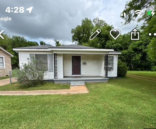Wonderful income producing properties!  Located near casinos, entertainment and East Bank area.
Long term tenants that would like to stay.  Tenant in 225 Thompson pays $850 a month with a lease that expires 5.31.2026.  The garage apartment, 225 and a half currently pay $850 a month with a lease that expires 5.30.2026.  Both are long term tenants.

This is a package deal.  Sold with 125 Thompson and 229 Thompson.  Please see MLS numbers: 21252444, 21252503, and 21252512