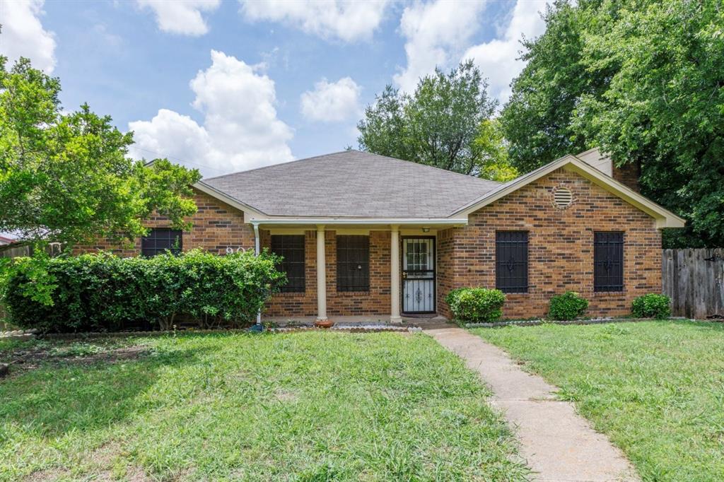 Welcome to 902 Wayne Ave, a charming 3-bedroom, 2-bathroom home nestled in the heart of Duncanville and filled with opportunity. Whether you're a first-time buyer ready to create a space of your own or an investor seeking strong potential for added value, this property offers the perfect canvas to bring your vision to life.
Inside, you'll find a welcoming layout with solid bones and endless possibilities for customization. From modern updates to personalized design touches, this home is ready to be transformed into something truly special. With the right improvements, it has the potential to shine as either a comfortable primary residence or an excellent investment property.
Conveniently located with quick access to major highways, commuting throughout the Dallas-Fort Worth metroplex is simple and efficient. Enjoy the benefits of suburban living while staying connected to shopping, dining, entertainment, and employment centers nearby.