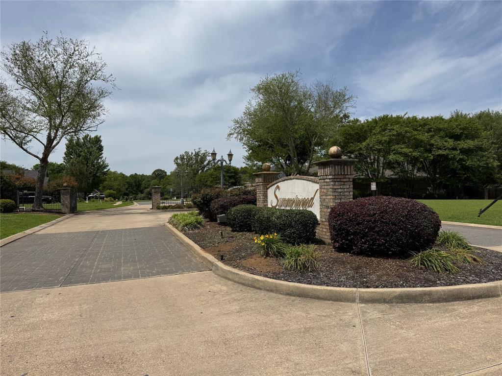 Build your Dream Home in Greenwood's gated Summerwood subdivision* Conveniently located just minutes from I-20 and near the Texas Louisiana border * This is one of two lots available side-by-side on a quiet cul-de-sac where you can still choose your own custom homebuilder * Private community pond within walking distance