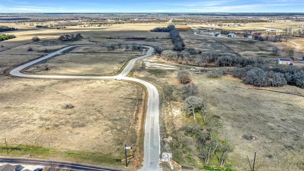 Looking for your slice of Country Living close to town?  Here is you opportunity to build your dream home on 3 plus acres with paved road frontage and utilities available.  Located less than 5 min to Whitesboro and Hwy 82.  Minutes to Sherman, Gainesville, Lake Texoma and Lake Ray Roberts.  Deed Restricted to help secure your investment.