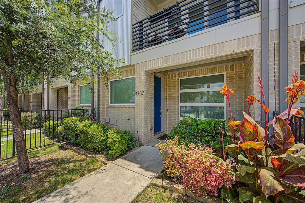 Welcome to this stunning, three-story gated townhouse offering modern luxury and an unbeatable urban location. Boasting pristine, all-wood flooring throughout, this 2-bedroom, 3.5 bath residence with an office, delivers an elevated lifestyle with high-end finishes at every turn.
The main level features a private office complete with an elegant ensuite bathroom, making it an ideal work-from-home space. This floor also provides secure, direct access to the attached 2-car garage.
The second floor unfolds into an open-concept entertaining space, anchored by a bright living room with walk out patio and a chef’s dream kitchen. This culinary space features premium Wolf appliances, a built-in Sub-Zero refrigerator, and an instant, filtered ready-hot water system. A convenient half-bath serves this level, along with a spacious guest bedroom featuring its own private ensuite bath.
The entire third level is designed as a luxury retreat. Before entering the primary bedroom, you will find a custom dry bar and coffee station with a built-in refrigerator. The primary sanctuary itself boasts a large walk-in shower, a custom walk-in closet, and a large private rooftop patio perfect for outdoor relaxation.
Situated in one of Dallas's most vibrant pockets, the location offers unparalleled walkability and convenience. You are steps away from the iconic Jimmy’s Food Store for authentic Italian specialties. Even better, you sit just 5 minutes from Lower Greenville’s incredible lineup of restaurants and shopping, and a mere 10 minutes from Downtown Dallas and Klyde Warren Park. This is an exceptional find for anyone seeking security, luxury, and premium city living.