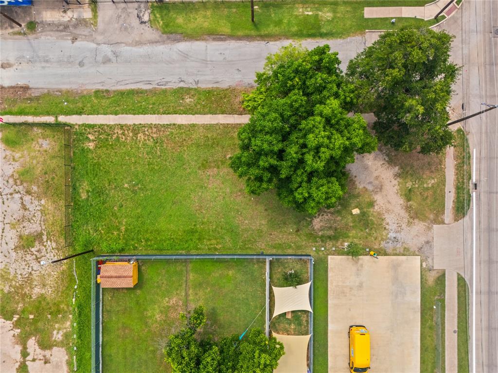 Corner lot with 6712 sq. ft. near Fair Park holds lots of opportunities!   Located in Planned Development District.  Can be used for parking for Fair Park venues with approved parking permit.  Close to downtown and near MLK DART Green Line.  Call agent to notify if walking the lot.