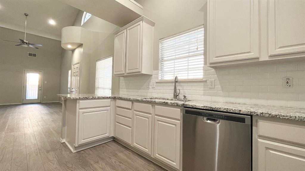 Hickory Street Village Ph IV - Residential Lease