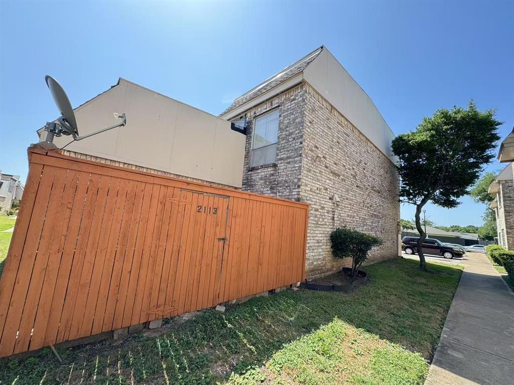 RICHARDSON LIFESTYLE TOWNHOMES - Residential