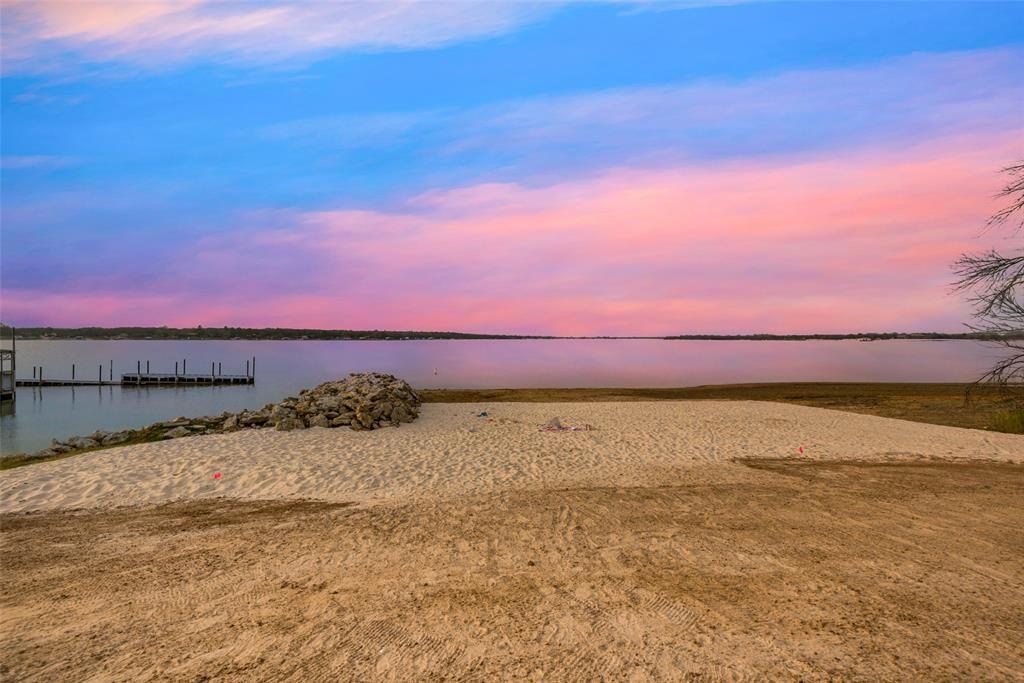 RESORT ON EAGLE MOUNTAIN LAKE - Land