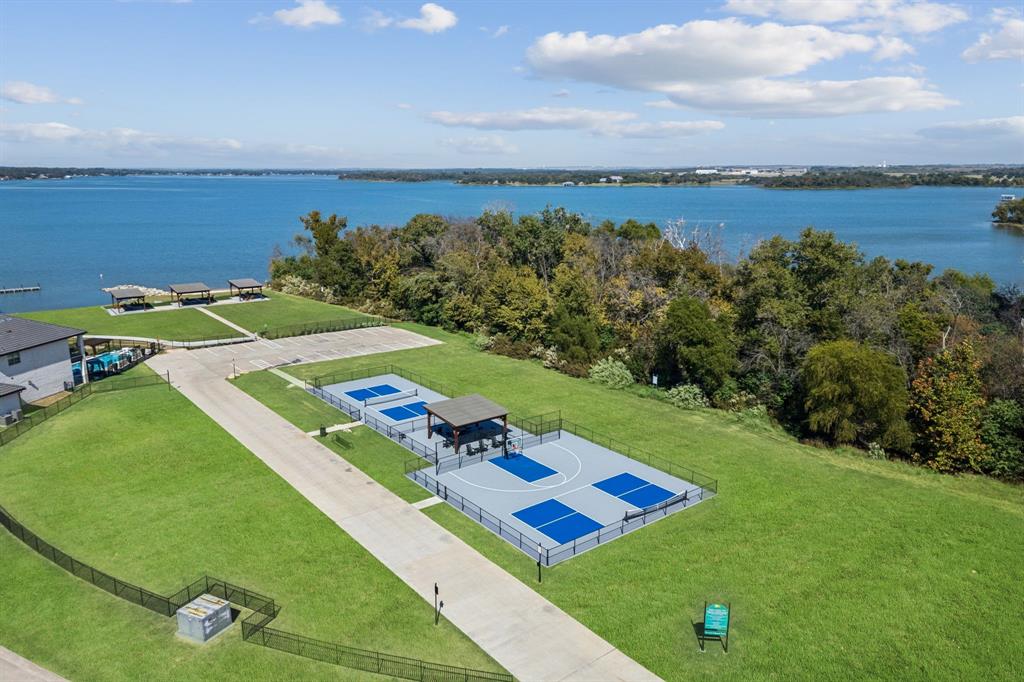 RESORT ON EAGLE MOUNTAIN LAKE - Land