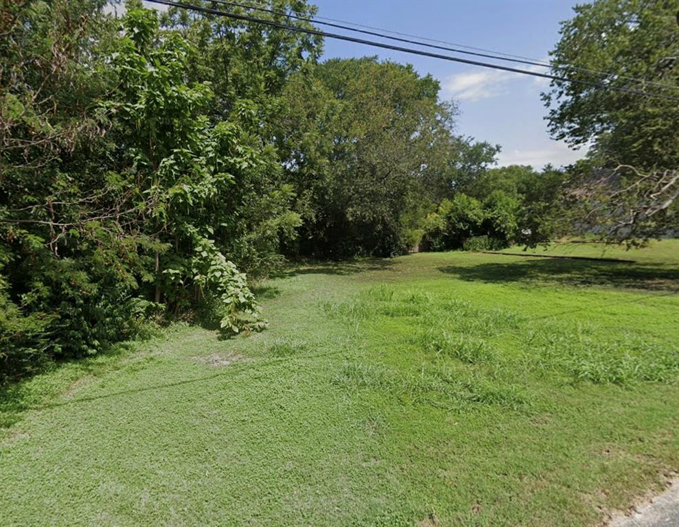 Motivated seller! Prime 0.6-acre lot ideally located one mile from downtown Waxahachie! Enjoy a quiet, beautiful setting while being close to dining, shopping, and city amenities. A versatile lot with the option to bring your own builder and build on your own timeline. Utilities available on site.