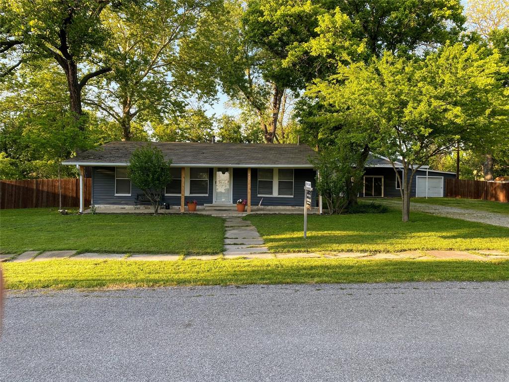Downtown Celina! Two blocks from Historic Celina Square! 1,797 sqft home, 3 bed 2 bath. Entertain inside or out! Open spacious indoor living areas, large covered patio! Outdoor (s)urban country living at its best! Fully fenced yard under beautiful mature trees!