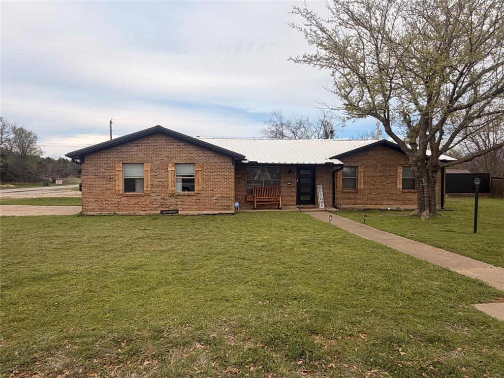 Charming property in the heart of Mineral Wells offering a great lend of comfort, convenience, and opportunity! This great built home sits in an established neighborhood with easy access to local schools, shopping, dining and everything the growing town of Mineral Wells has to offer. Inside you will find a fully updated home that has a family functional layout with split bedrooms. The kitchen has plenty of cabinets and updated granite throughout. Every bedroom is a very comfortable size with nice useable sized closets as well. The property features a secondary studio apartment that can be used for guests or a tenant. The property outside is located on a big corner lot with a large back yard and plenty of space to play and enjoy with your friends and family. 
This home is truly one of a kind and a must see for yourself.