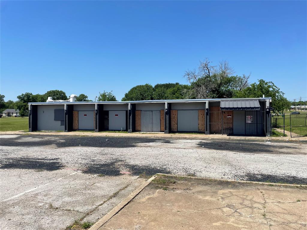 2,880 SF
.539 acre lot
Next to Historic Stop Six Park
1 mile to I 820