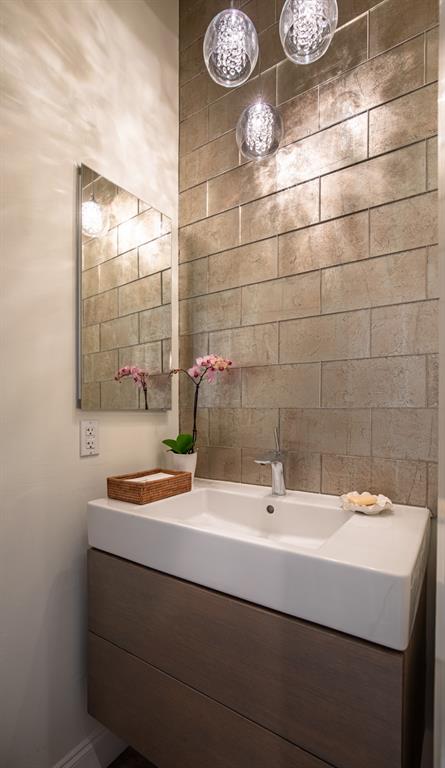 Holland Ave Condo 4015-4025 - Residential