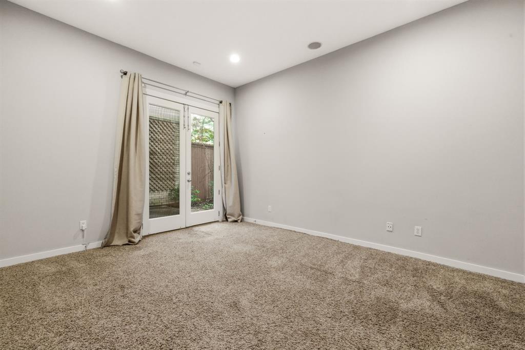 Gilbert Ave Twnhms Ph 01 - Residential