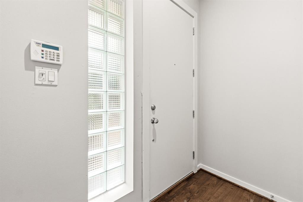 Gilbert Ave Twnhms Ph 01 - Residential