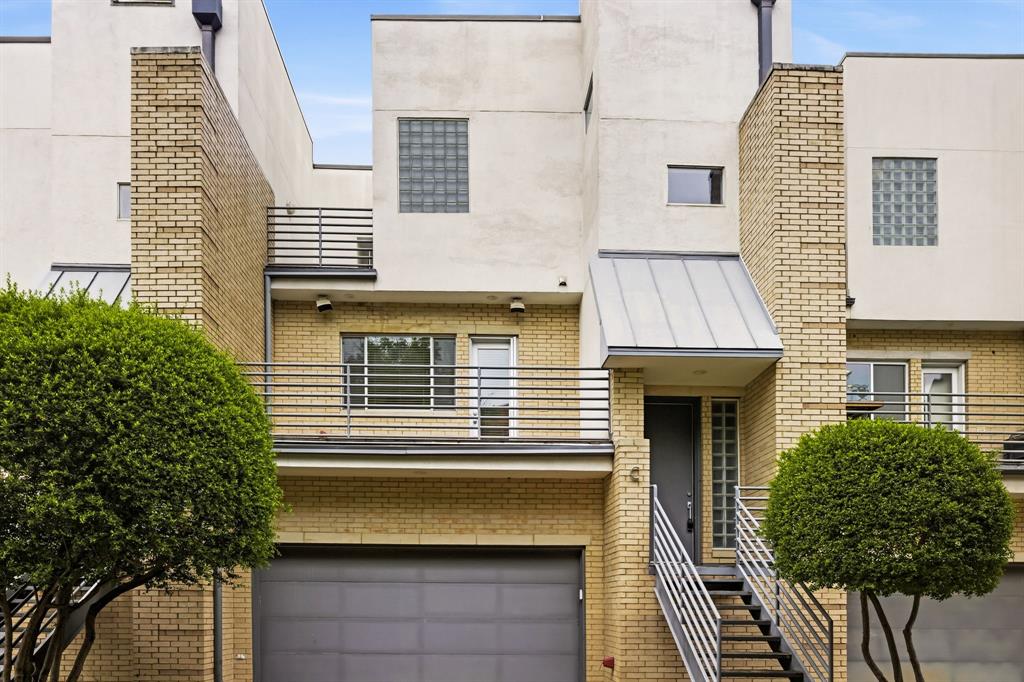 Gilbert Ave Twnhms Ph 01 - Residential
