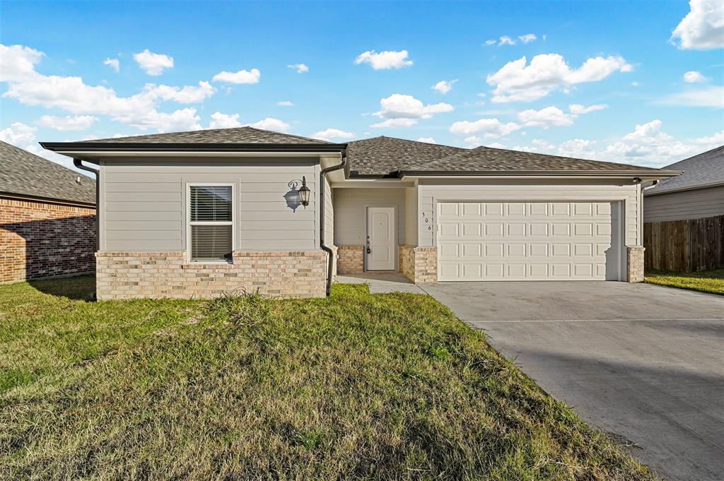 Perfect New construction home for lease 3 beds, 2 baths 2 car garage. Open layout with kitchen overlooking living room. Kitchen offers custom cabinets and quartz countertop and stainless steal appliances. The property has beautiful touches with a private fence and sodded front yard.
You’ll feel right at home here! This one won’t last long! Schedule your showing today! 
 
Pets OK with deposit. Must make approx 3x the rent as income. FYI First month’s rent isn’t due until move in. Security deposit is equal to one month’s rent and is due when approved and signing your lease.