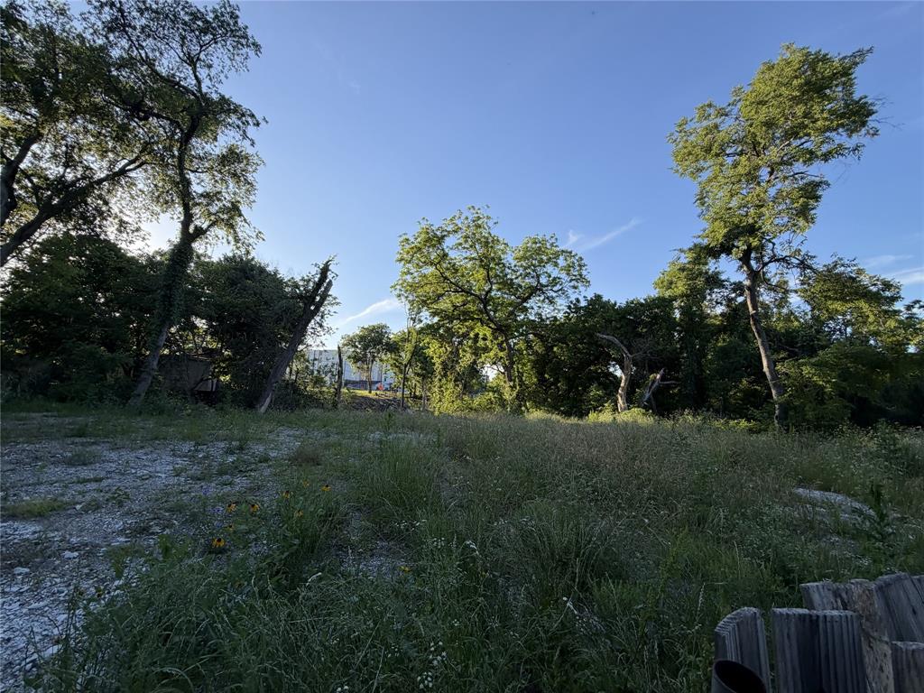 Exceptional opportunity in a rapidly transforming South Dallas pocket where new construction is actively reshaping the neighborhood and driving values upward. Surrounded by multiple newly built homes commanding premium prices, this lot sits in the path of continued growth and redevelopment. Ideal for builders, developers, or savvy investors looking to capitalize on strong demand for modern construction in close proximity to Downtown Dallas, Bishop Arts District, Uptown, Dallas Zoo, Dining and Lots More. New builds in the immediate area are selling at significantly higher price points, highlighting the upside potential and desirability of this location. Prime location with easy access to major highways, entertainment, dining, and employment hubs. Opportunities like this are becoming increasingly limited as development continues to accelerate—secure your position now in one of Dallas’ emerging investment corridors.