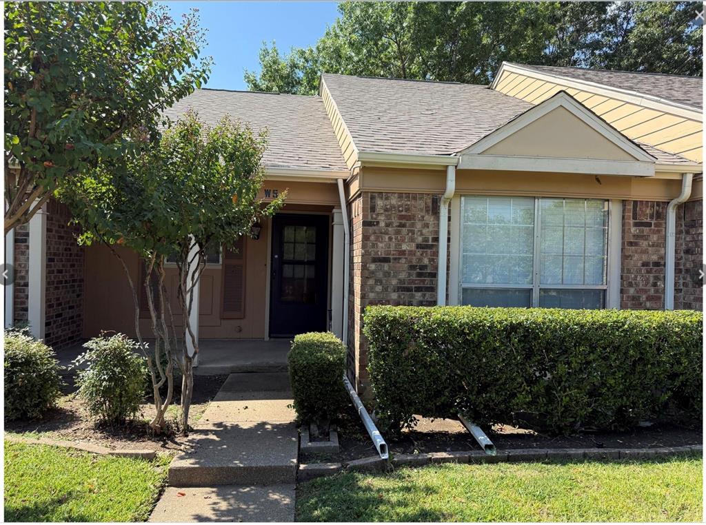 **INVESTOR OPPORTUNITY**Fully Furnished

Rare rare opportunity in the heart of Plano with 2bed and 1.5 bath and 1 story only. Seller is offering 7K in concessions Situated in Briar Park Village community with Pool. Walking distance to shopping centers and nearby major hw 75. Assigned parking space and plenty of parking around for visitors. HOA will cover exterior maintenance and trash . New Water Heater in 2024, indoor cooling unit 2024 , Dish Washer and Vent Hood updated in kitchen, and backyard patio is covered with stones. Hurry! Don't miss this opportunity!

Very consistently rented out on  Furnished Finder for minimums of 30 Days. 

Qualifies for a DSCR loan