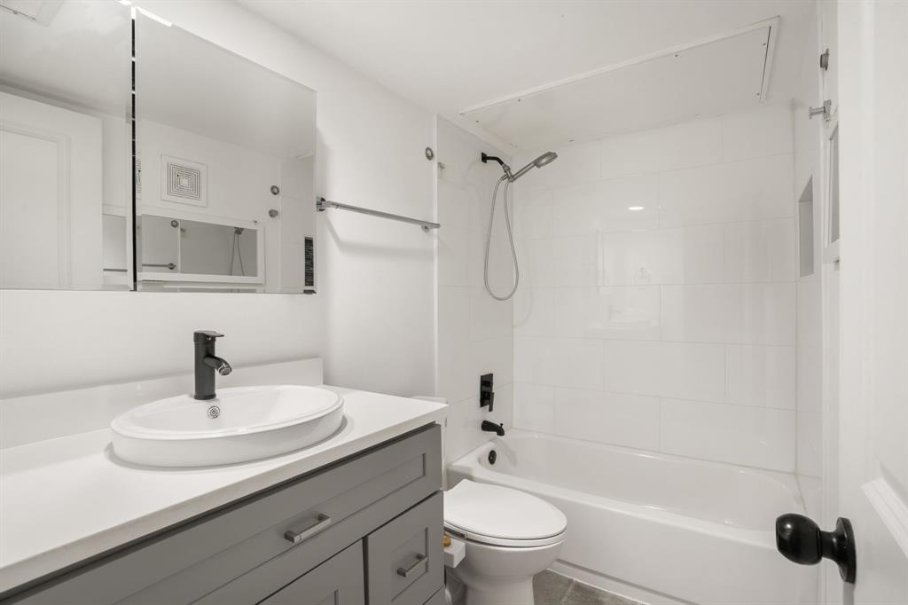 Wedglea Place Condo - Residential