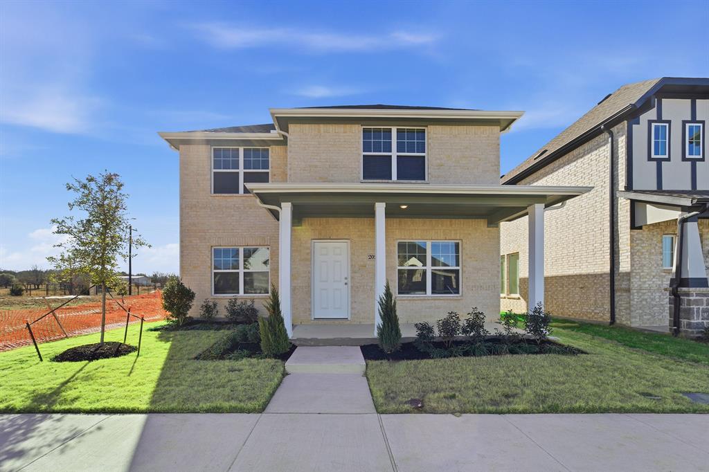 s and 2.5 bathrooms, open lay out downstairs and game room upstairs.  With vinyl plank flooring on the main floor, upgraded countertops and slow close cabinets this home is a cant miss property located on an interior lot.