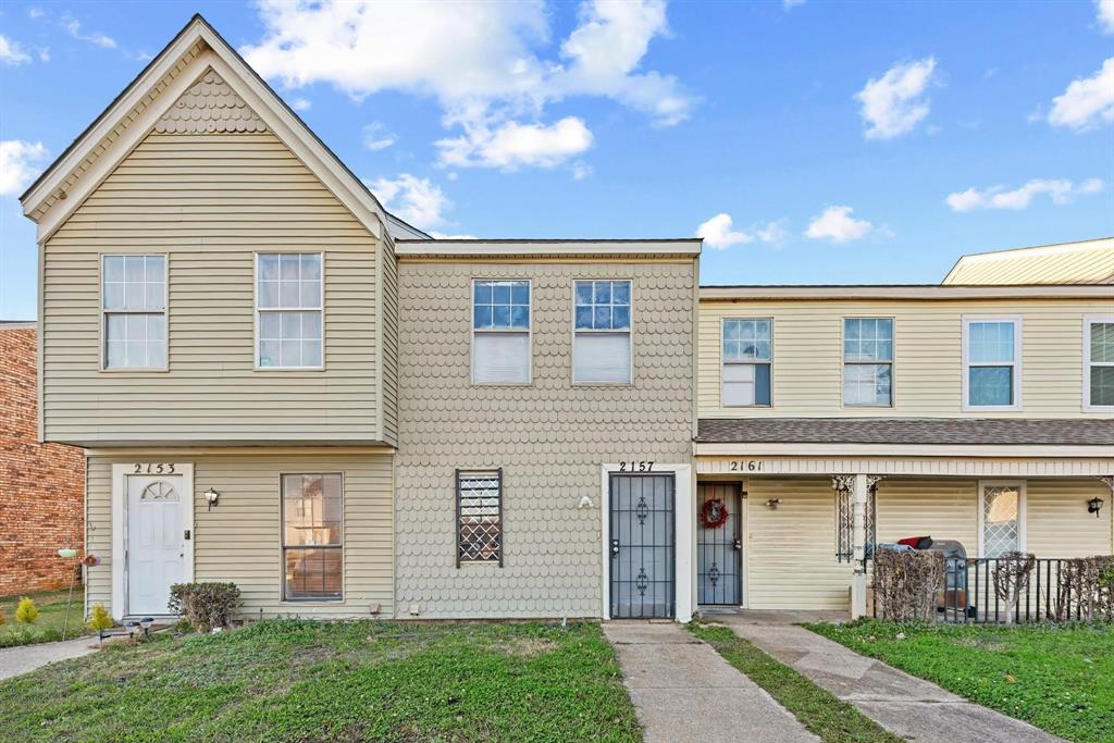 This s a bright and open 2-story townhome with fresh paint, new flooring, spacious bedrooms, lots of closet space, and a private fence back yard. Both bedrooms are upstairs. Tenant occupied.