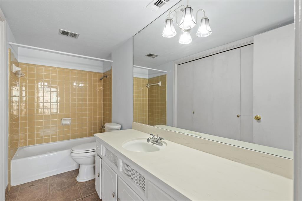 Ridglea Estate Condo - Residential