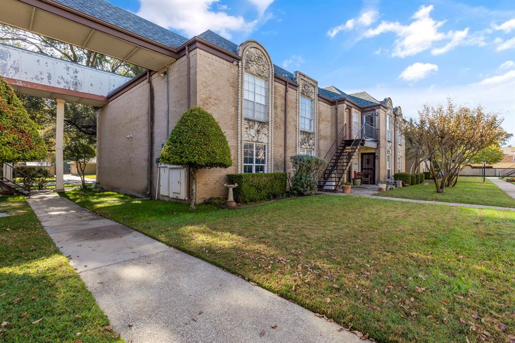 Ridglea Estate Condo - Residential