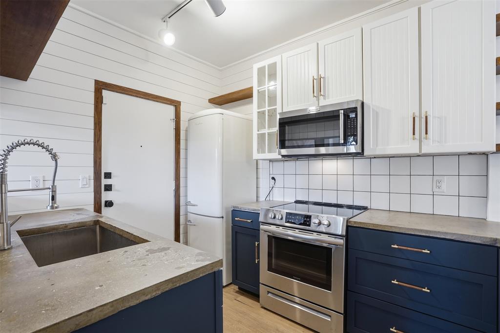 Oaks On Montfort Ph 02 03 04 - Residential