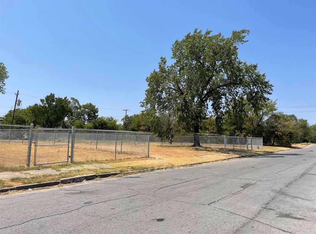 Barnes & Mitchells Grand Ave - Land