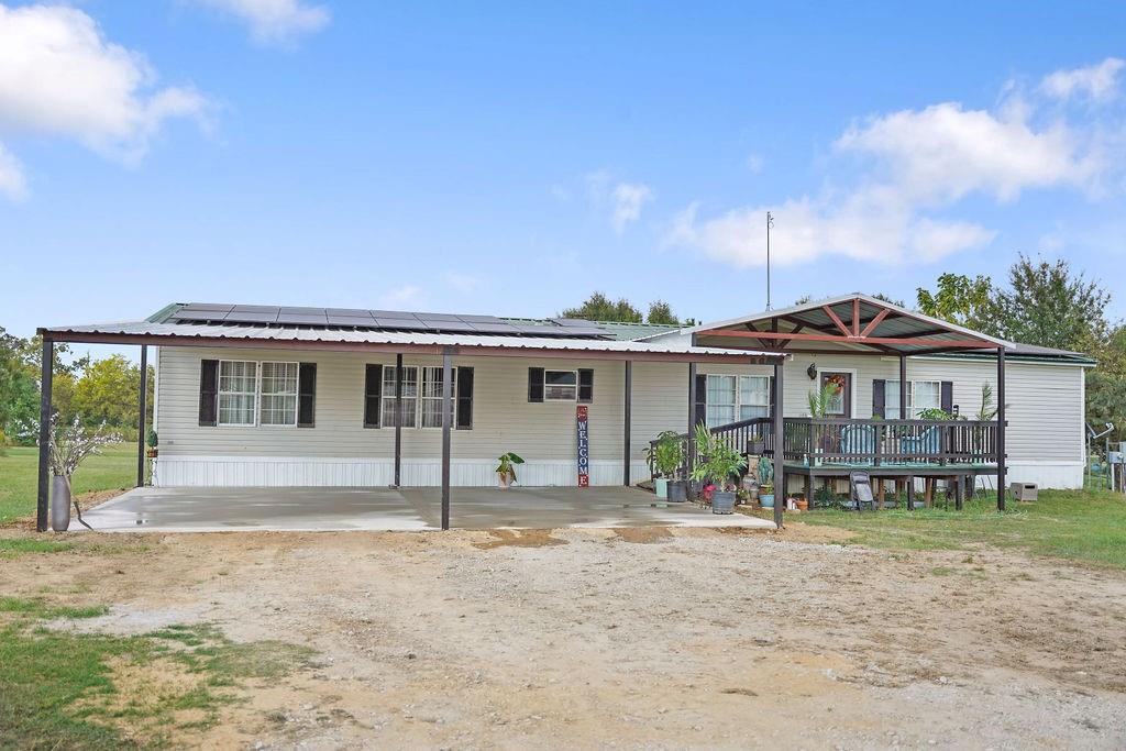 1.4 acres, this doublewide manufactured home offers four bedrooms, two baths, vaulted ceilings, walk-in closets, and a spacious laundry room. It boasts an open living floorplan with two dining areas, a well-appointed kitchen, plus a luxurious primary suite with an attached bath. Outside, you'll find a wheelchair-accessible porch and perimeter fencing. Perfect for animals, gardening, or kids to roam. Sulphur Springs ISD. Close to town amenities and much more.