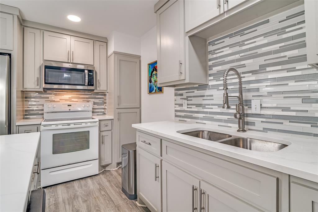 River Oaks Condos - Residential