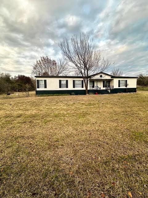 CUTE AND CLEAN, READY TO RENT Doublewide on an acre of land....New floors, pet friendly!