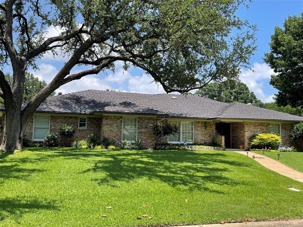Well maintained property in private school corridor . Great floorplan. 4 bedrooms, one split. Large primary bedroom. 3 full baths. 5 ceiling fans. ADT security system with cameras. 2546 sq. ft. Roof is metal. Gutters replaced 2025. 0.3 acre lot (100 X 130) with beautiful landscaping. Fully sprinklered. Zen backyard has gleaming large pool with kiddie fence. Large covered patio. Board on board fenced backyard. Double paned windows.
Bring your own decorating ideas and make this wonderful home your own.