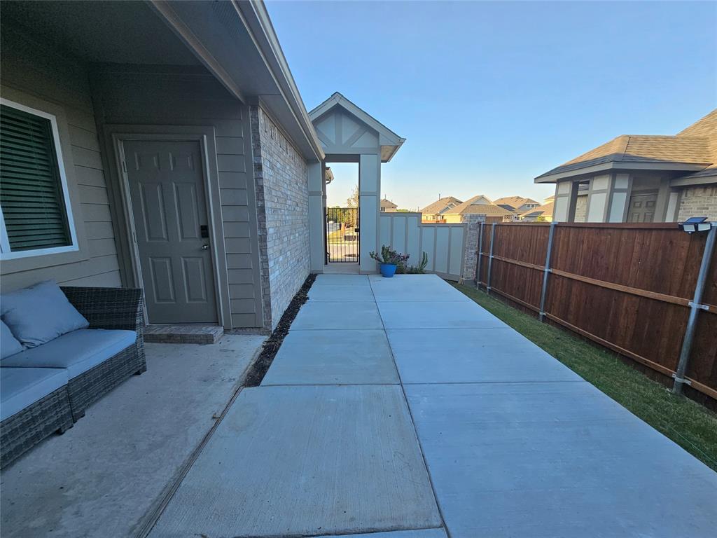 Enclave At Meadow Run, The - Residential Lease
