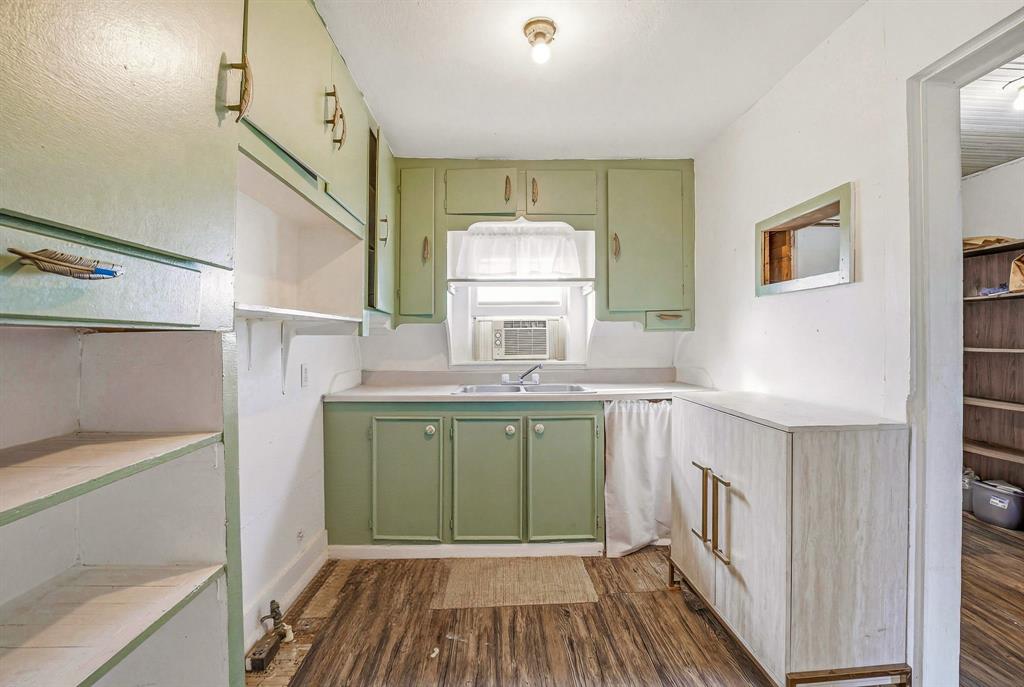 A0111 B B B & C R R CO - Residential