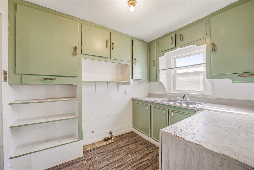 A0111 B B B & C R R CO - Residential