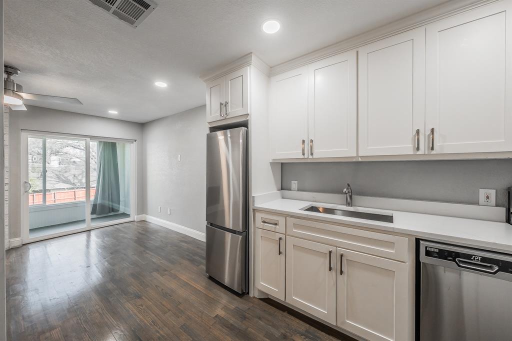 Turnkey Investment Opportunity! This 1-bedroom, 1.5-bath condo is ideally situated between Matilda Street and Greenville Avenue, just steps from the dining, shopping, nightlife, and entertainment that make Lower Greenville one of Dallas’s most sought-after neighborhoods. Thoughtfully designed for both comfort and convenience, the home features a spacious primary suite with a private en-suite bath, a convenient half bath for guests, and a functional open layout. Whether you're a first-time buyer, young professional, SMU student, or investor, this property offers an outstanding opportunity in one of Dallas' most desirable neighborhoods.. HOA dues under $300 per month covering - water, sewer, trash, insurance, pest, and management fees!